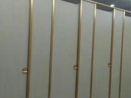 卫生间隔断配件材料追求高生活品质